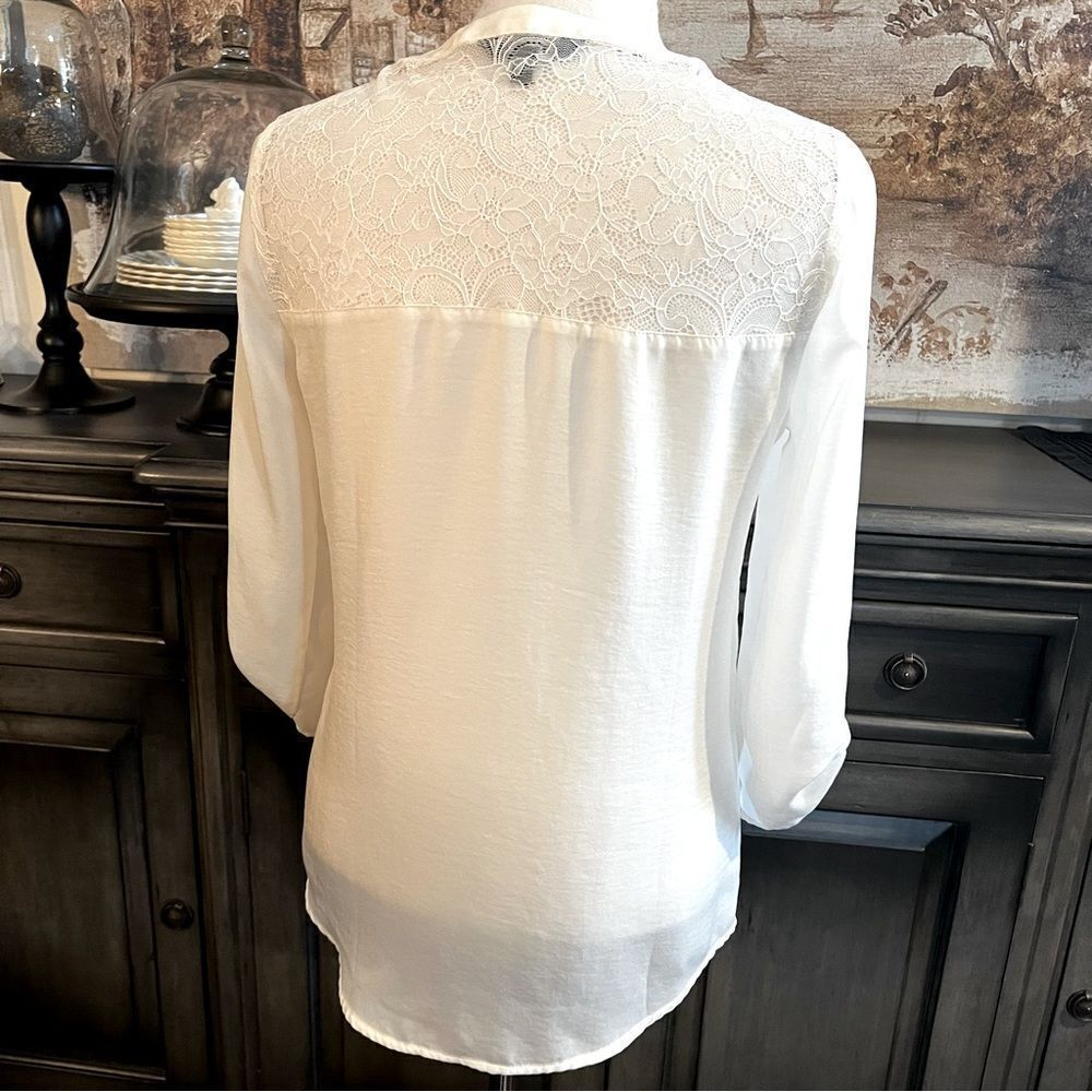 EXPRESS Blouse White Lace Front & Back Yoke size Small Petite - Picture 3 of 6